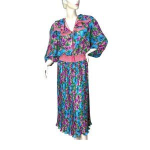 1980s floral dress with ruffled collar and pleated skirt by Diane Freis Size S/M